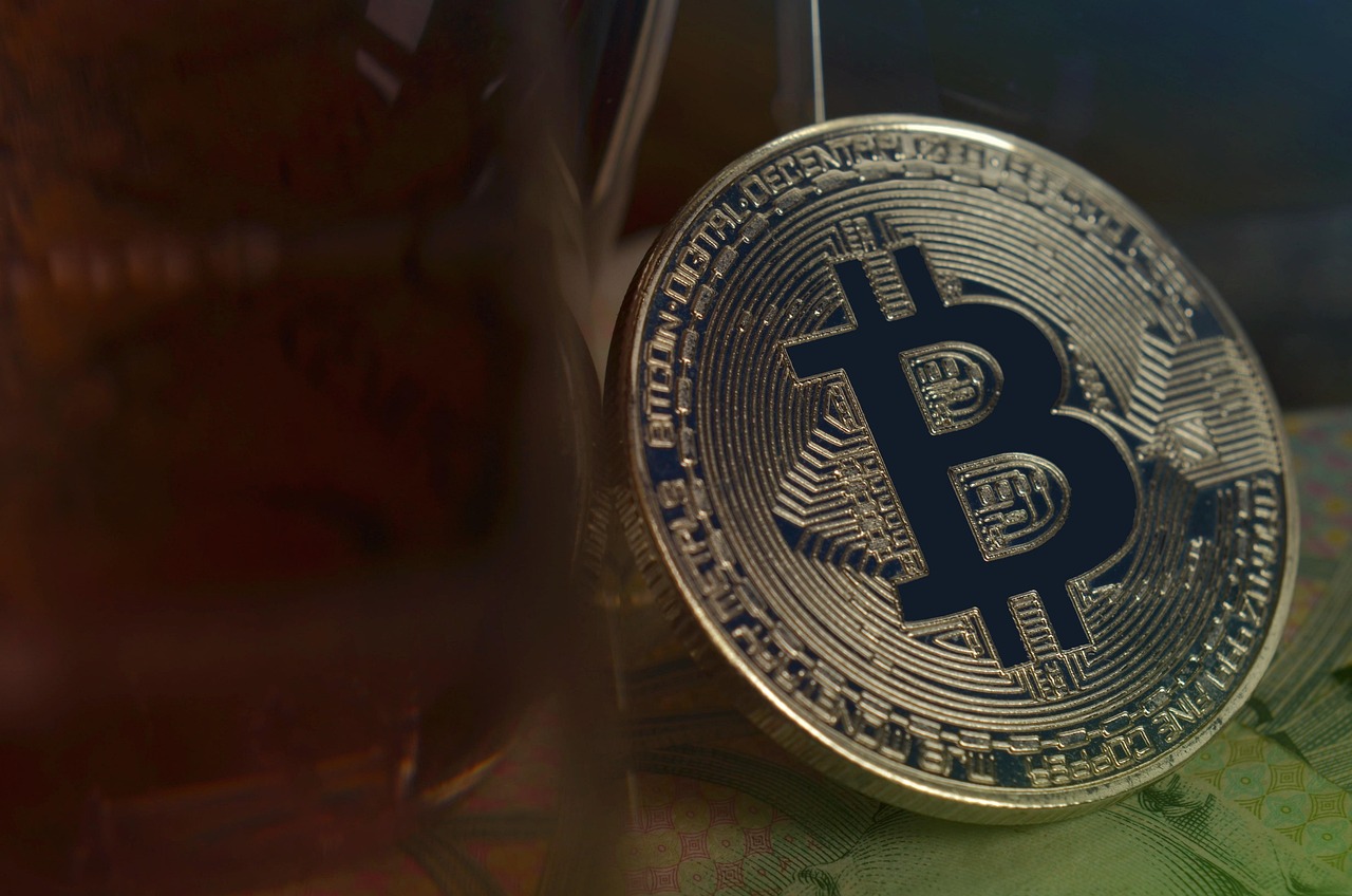 余弦：Hyperliquid上50倍杠杆巨鲸再以452万USDC做多ETH！爆仓价1391美元